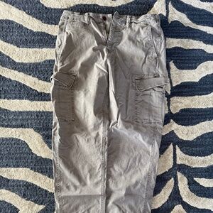 Unisex American Eagle Cargo Pants. Size 32x32. Grey.